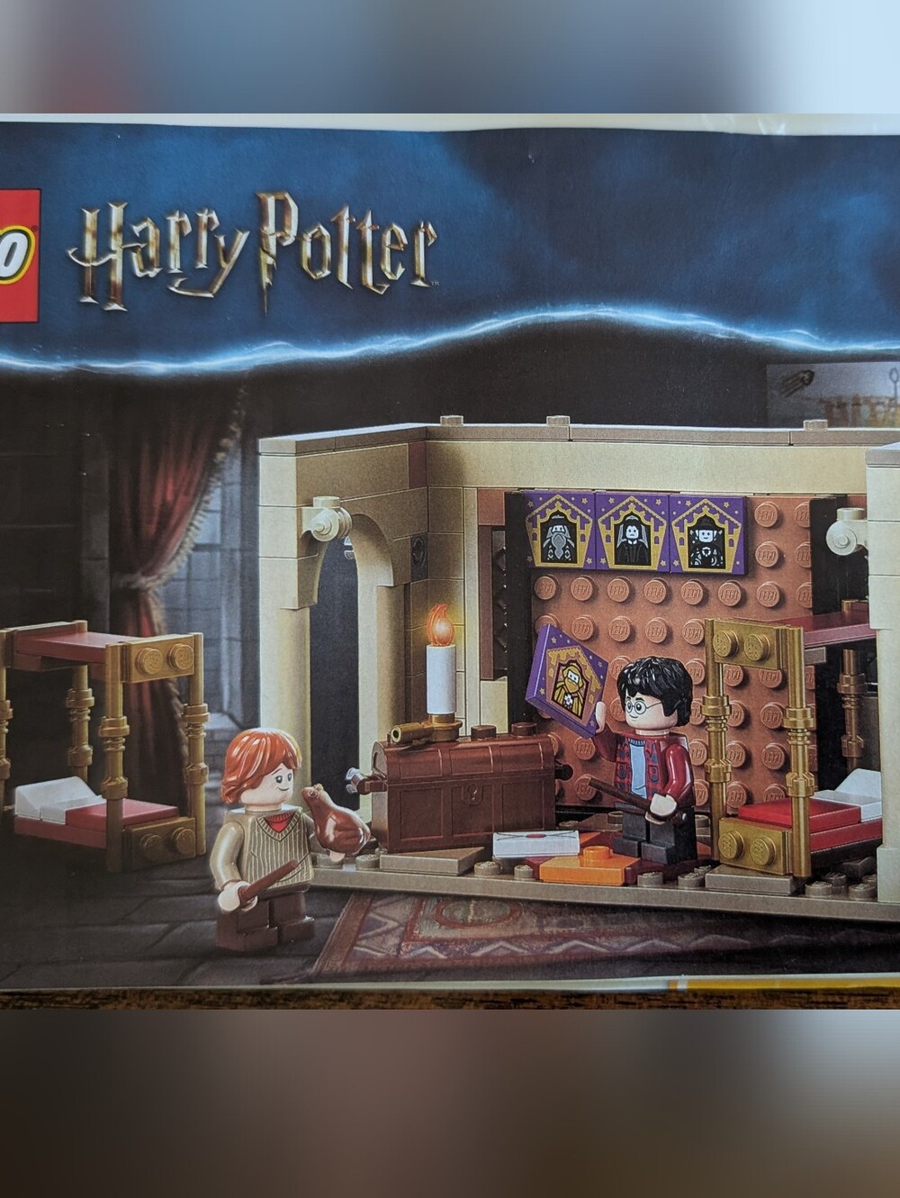 LEGO Hogwarts™ Gryffindor™ Dorms 40452 - Picture 2 of 3
